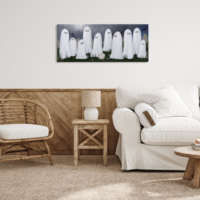 Fantômes dans une toile de cimetière, design par Jennifer Stith, H 13 po x l 30 po