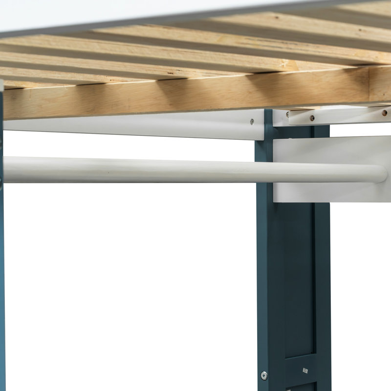Lit mezzanine en bois pleine grandeur avec tablettes réglables et tringle à vêtements en blanc et bleu - Style contemporain, base stable, espace de rangement à assemblage rapide, fonction polyvalente, conception compacte
