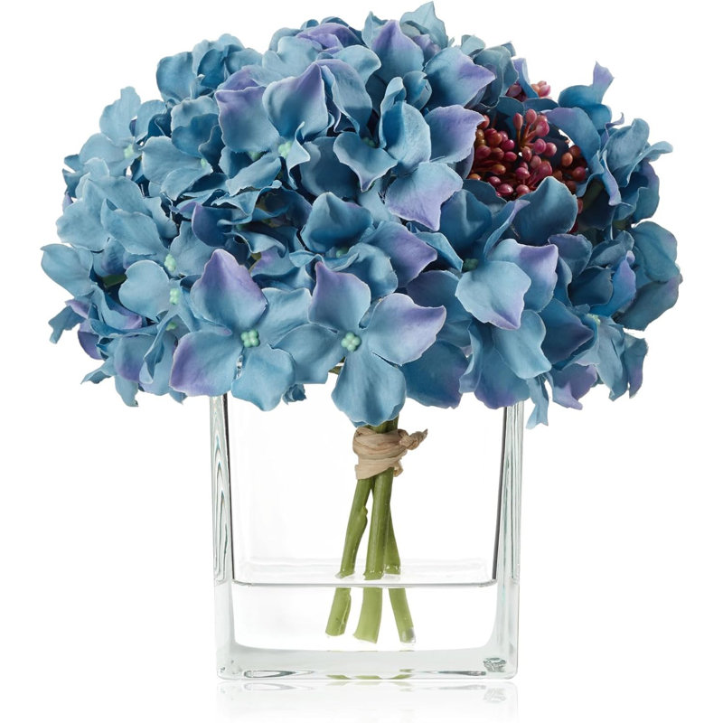 Arrangement d'hortensias en soie dans un vase