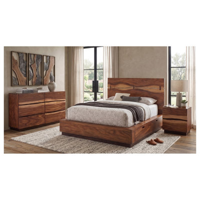 Ensemble de chambre à coucher 3 pièces Ashcombe en noyer fumé, format queen, comprenant un lit plateforme de rangement, une commode et une table de chevet.