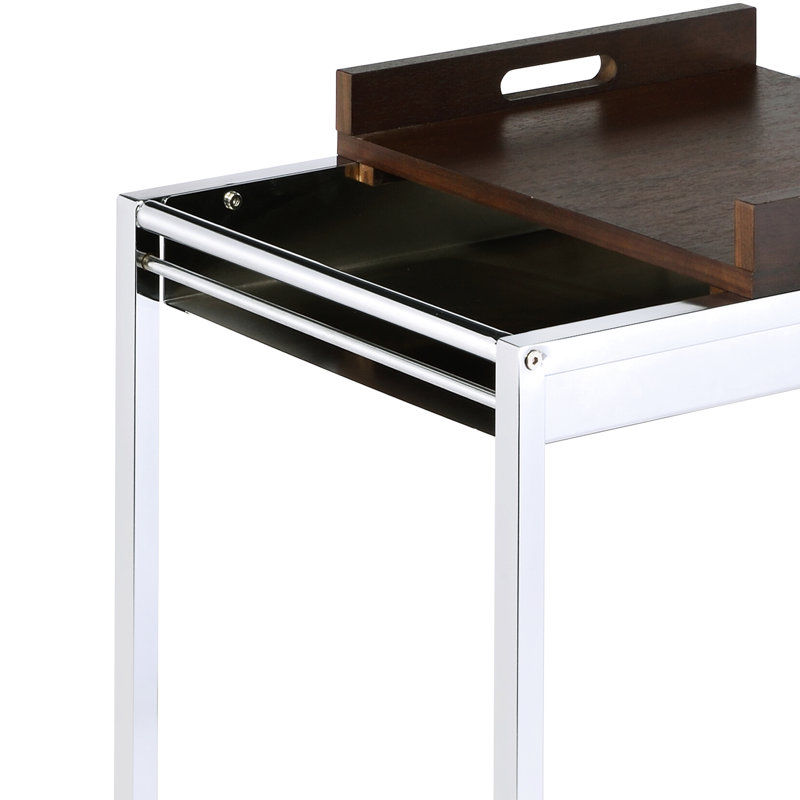 Chariot de cuisine brun avec caractéristiques - 2 compartiments pour ranger des choses, plateau en bois amovible, étagère à bouteilles de vin, porte-verres à pied - brun servant dans la salle à manger des aliments ouverts, des boissons et des accessoires, un support,