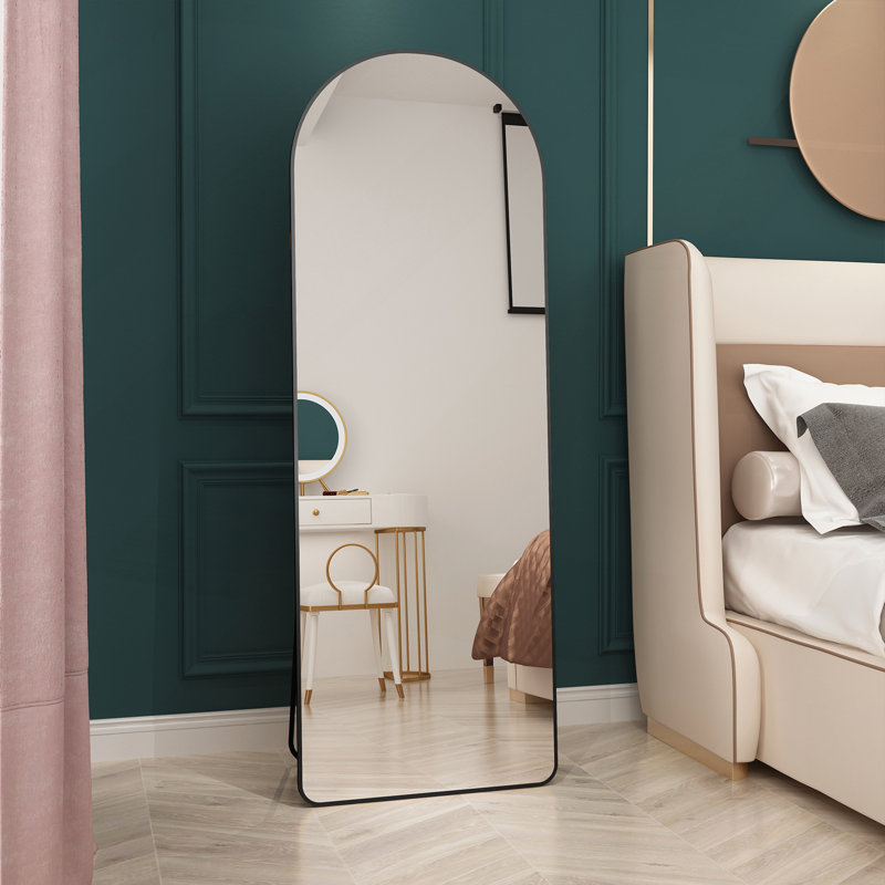 Miroir pleine grandeur fixé au sol