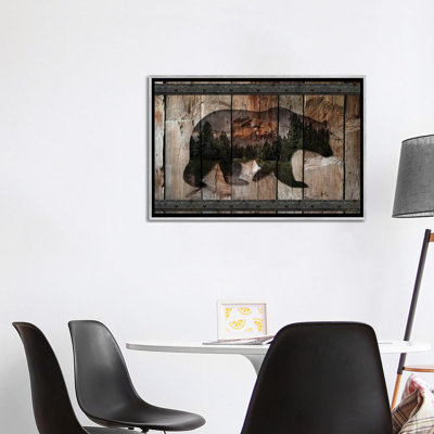 Silhouette d'ours de montagne sur toile par Denise Brown