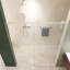Porte de douche sans cadre, porte de douche coulissante, cabine de douche en verre trempé épais de qualité supérieure avec barre à serviettes, couche facile à nettoyer à double face