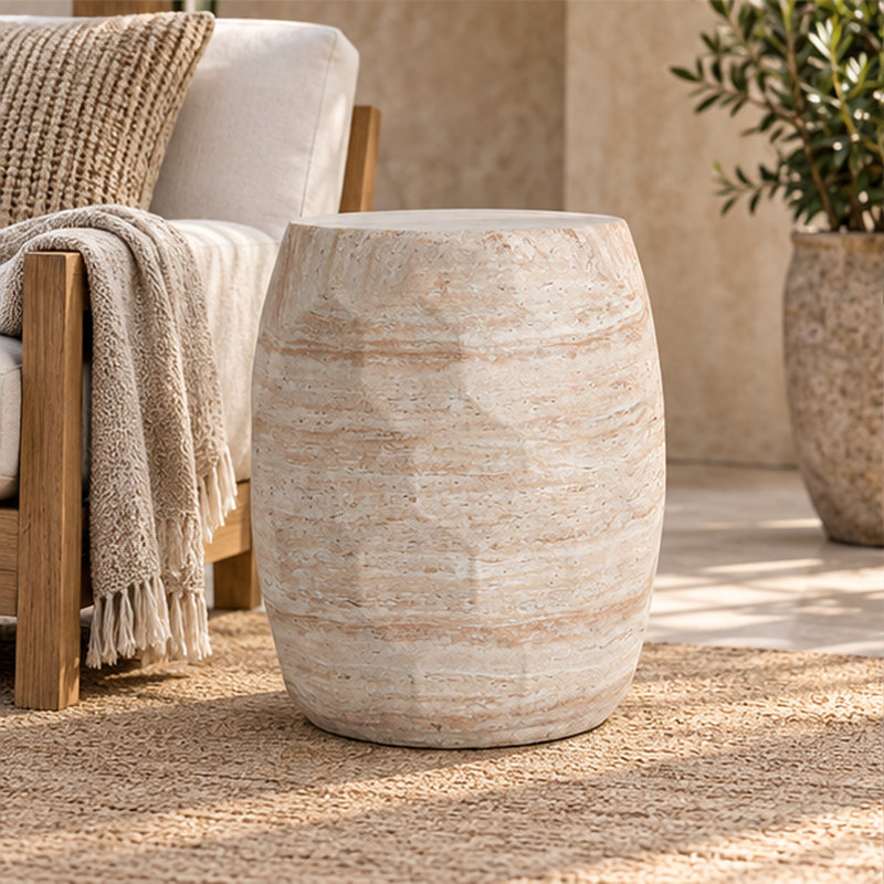 Table d'appoint d'extérieur en béton beige en forme de tonneau