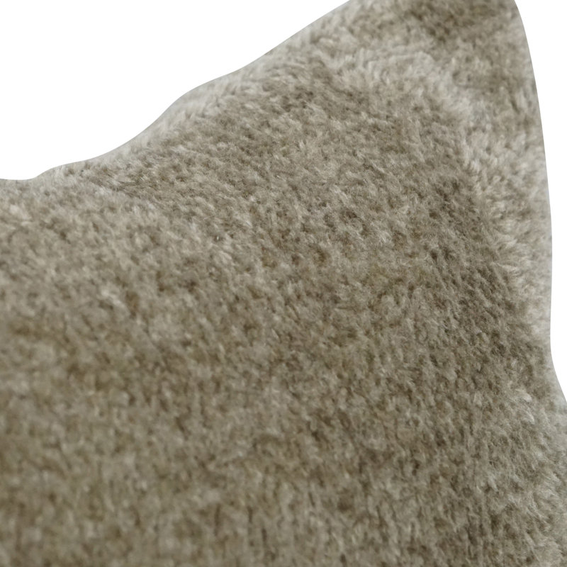 Coussins en fourrure de polyester 17 pouces