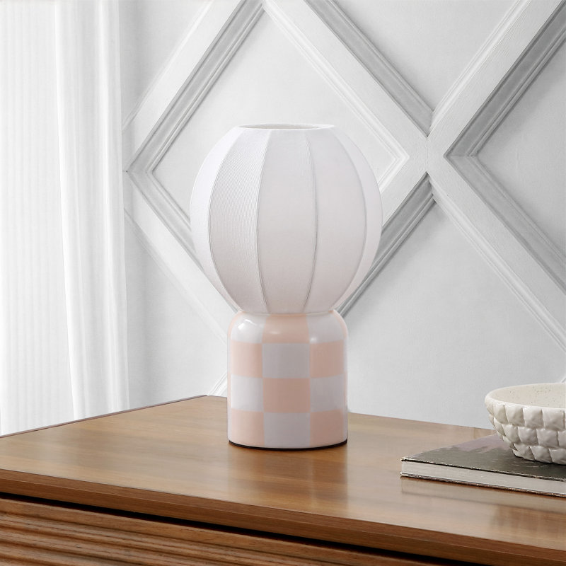 Lampe de table à DEL miniature Valarie de 10,25 po en céramique à damier de style contemporain moderne, avec abat-jour globe côtelé en forme de cocon.