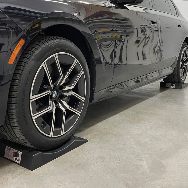 Maxsa Innovations Polypropylene 21.5'' L Portable Ramp