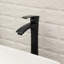 Lavabo de salle de bain vasque en céramique 19 po x 15 po et robinet noir mat, option chic avec héroïsme