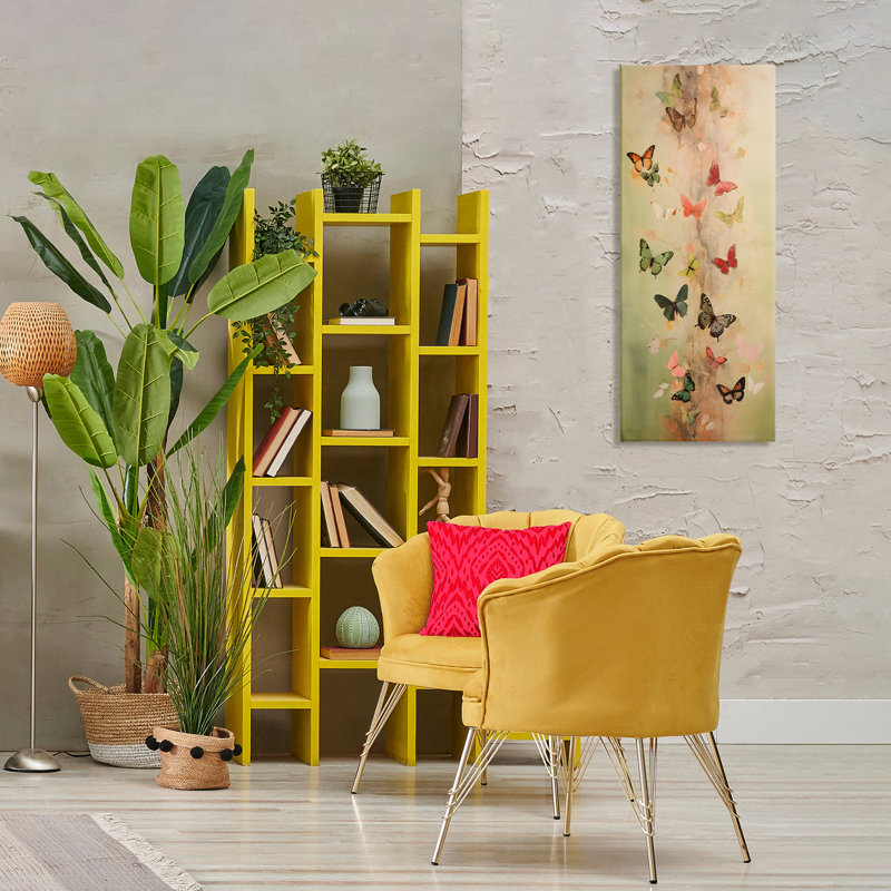 «Neutral Butterfly Tower», art mural sur toile par Petal Prints Design, H 40 po x l 17 po