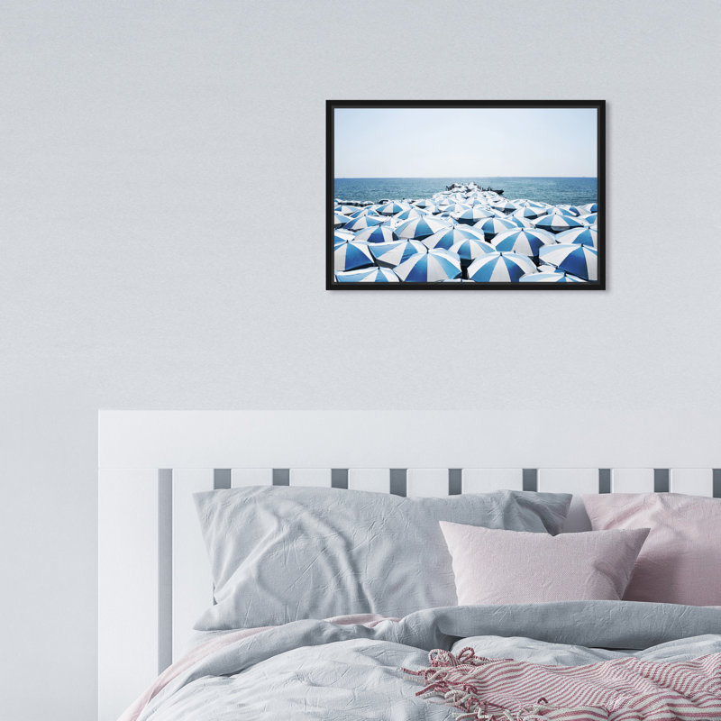 Blue Umbrella Beach - photographie sur toile, H 10 po x l 15 po, Black