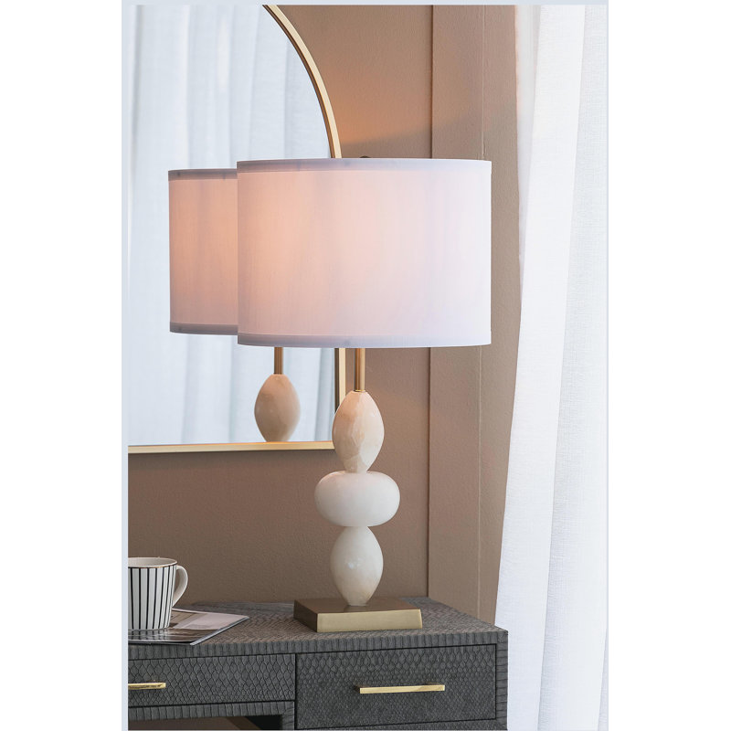 Lampe de table ronde à trois niveaux blanche et dorée D14x26,3 po avec abat-jour tambour (assemblage de l'abat-jour requis)