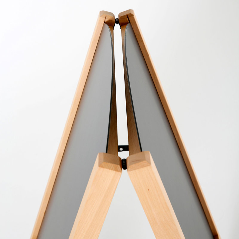 Tableau noir en bois avec panneaux coulissants