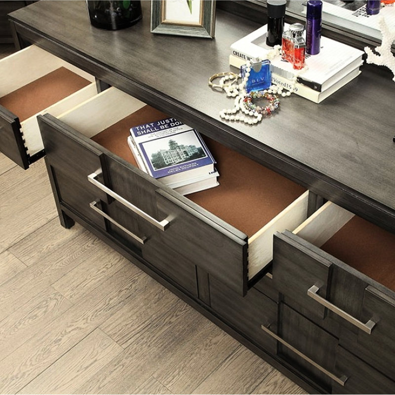Table de chevet transitionnelle grise 1 pièce moderne avec 2 tiroirs, plateau doublé de feutre, bois massif et assemblage facile pour la chambre à coucher, quincaillerie en nickel contemporaine, décor simple