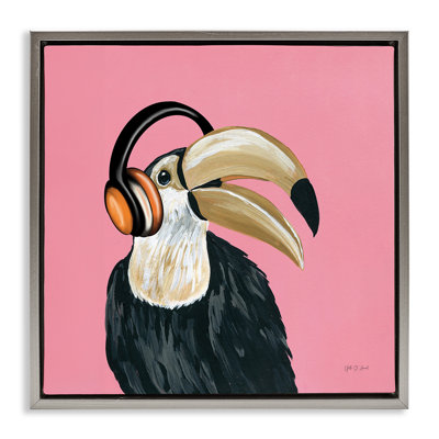 Toucan avec casque encadré, art mural sur toile flottante par Yvette St. Amant