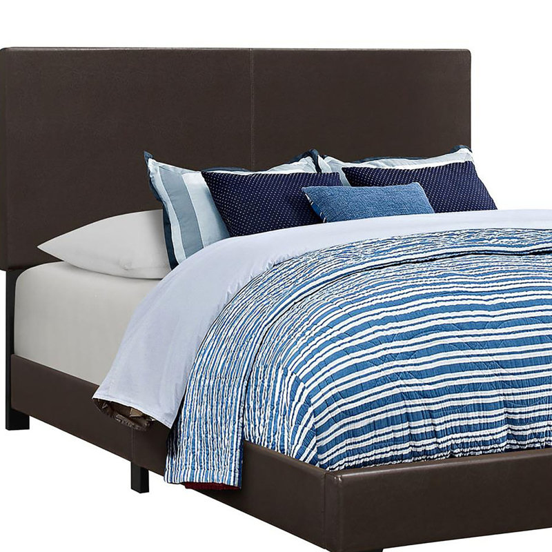 Lit double contemporain brun avec un élégant sommier tapissier revêtu de similicuir pour une chambre à coucher gracieuse