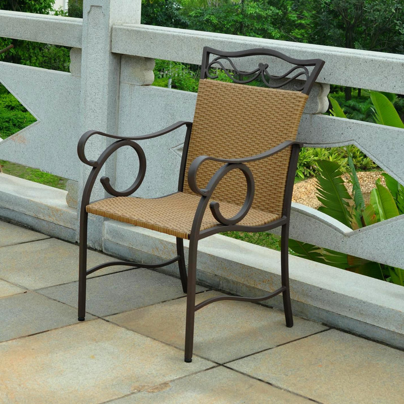 Chaise de patio en résine tressée Saleh