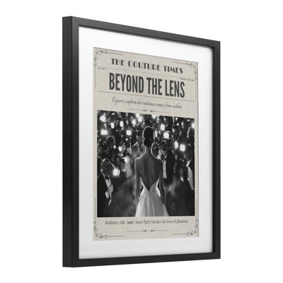 Le magazine The Couture Times, reproduction encadrée sous verre, conception d'un styliste aux pieds nus