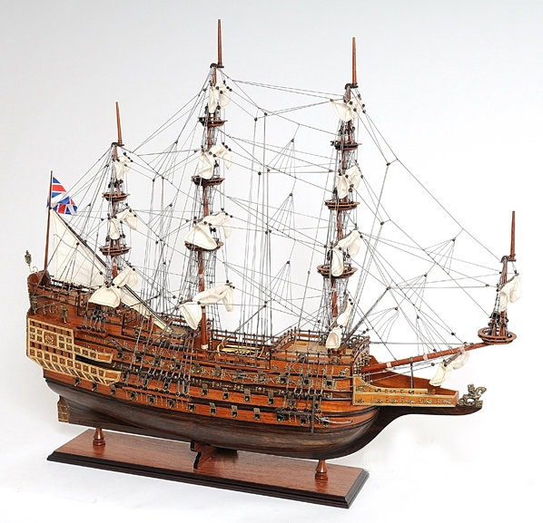 Bateau miniature Sovereign of the Seas, H 22 po x l 38 po x P 13 po