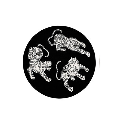 Black Three Tiger Figure Base Round Rug