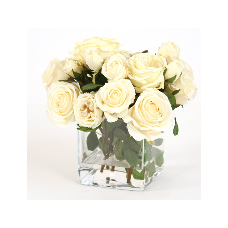 Arrangements floraux Insta Roses dans un vase