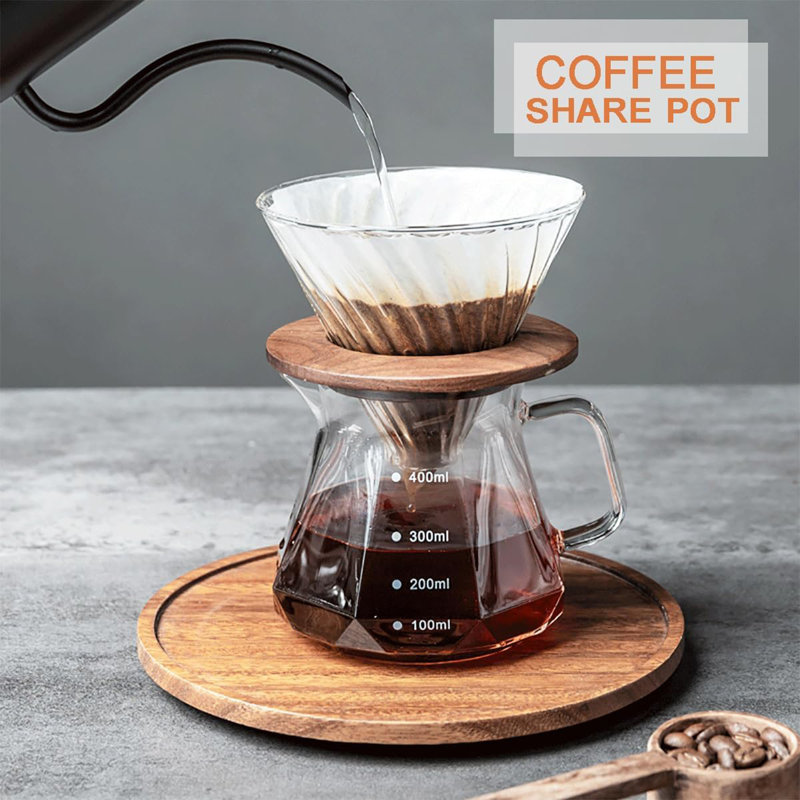 Verre verseur sur une cafetière en verre résistant à la chaleur avec support pour égouttoir