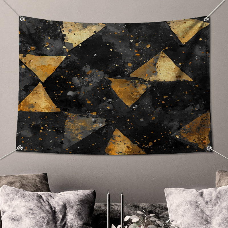 Tapisserie murale abstraite à motif de triangles dorés, H 104 po x 88 avec 4 œillets
