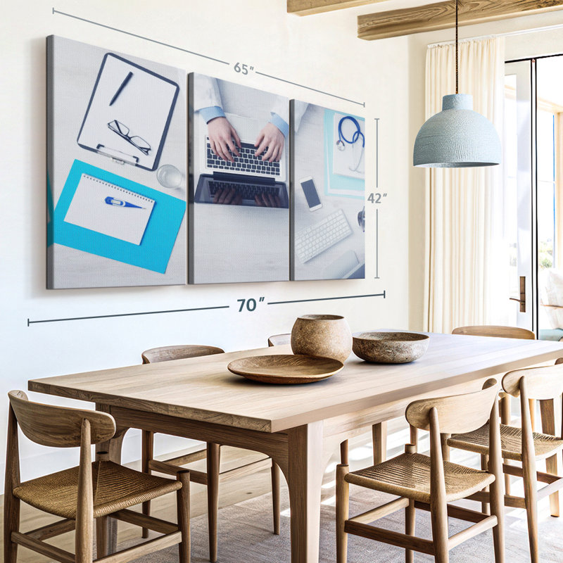 «Holiday Doctor» sur toile, H 65 po x l 42 po