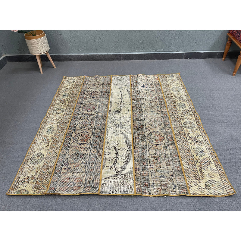 Tapis décoratif vintage en laine beige 52,4 x 55,1 po