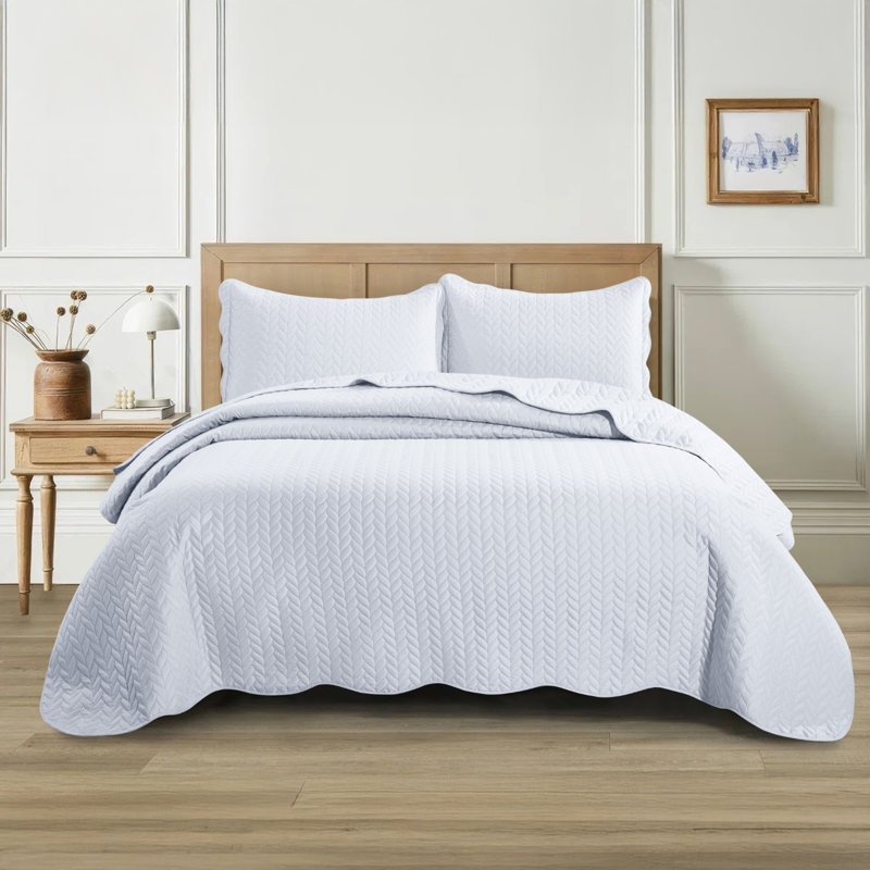 Embossed Quilted Bedspread Set – Ultra Soft Microfiber Coverlet With Pillow Shams, Hotel-Style Bedding For All Beds, White