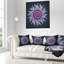 Coussin imprimé floral mauve à motif abstrait 3D sur fond noir-29892677-29896285