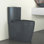 Toilette moderne une pièce à cuve allongée à double chasse 1,1 / 1,6 GPF en gris anthracite Reno (siège inclus)