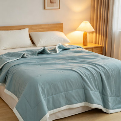 Lightweight Queen Size Quilt, Bedroom Comforter for All Season