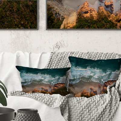 Arial View of Ocean Waves Breaking, Coastline I - Coussin décoratif imprimé nautique et côtier