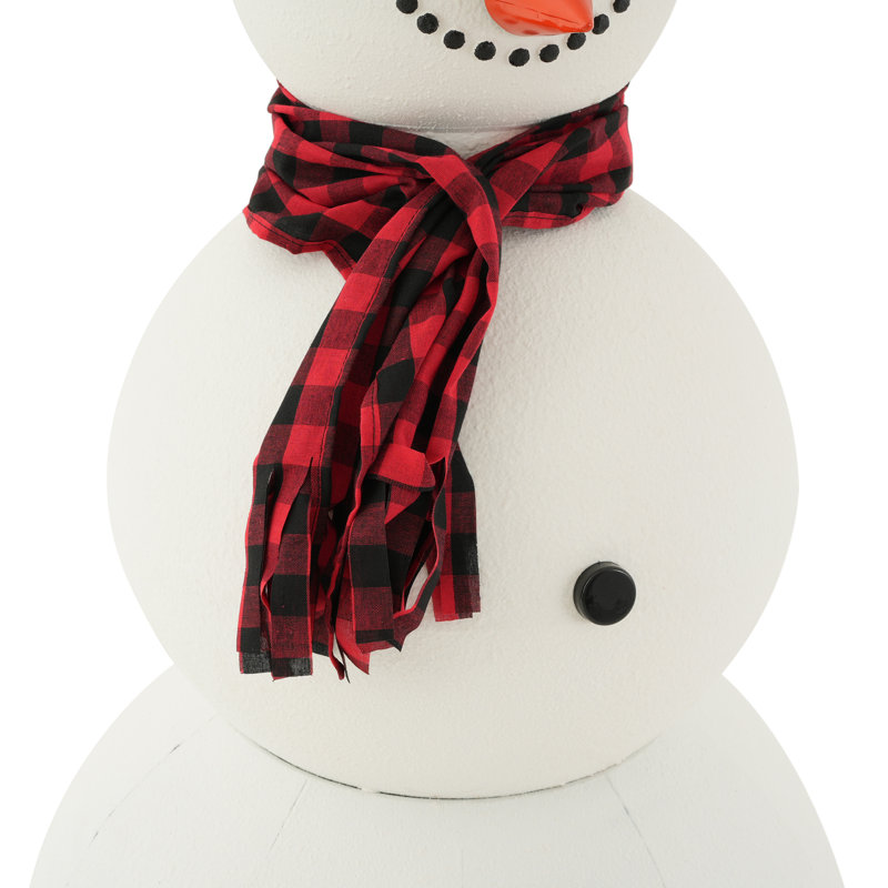 Décoration de Noël traditionnelle en métal Yuletide 47 po : bonhomme de neige avec foulard à carreaux et bonnet d'hiver.