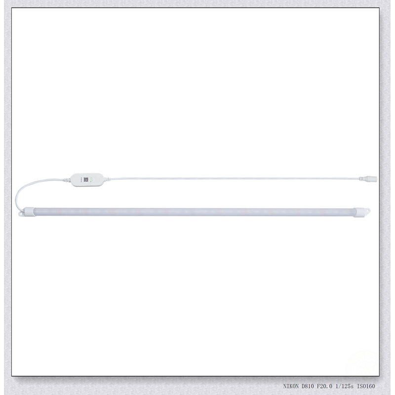 Vitrine à DEL rétro avec tablettes réglables et portes en treillis pour le décor et l'organisation de la maison, Chêne foncé
