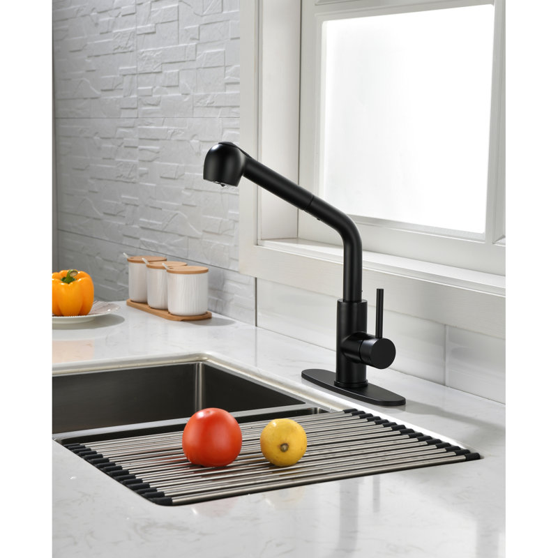 Robinet de cuisine escamotable noir mat, robinet d'évier à poignée simple avec bec haut tournant à 360 °. Corrosion et finition rouille pour une utilisation prolongée. Gérez facilement le débit d'eau à une poignée.