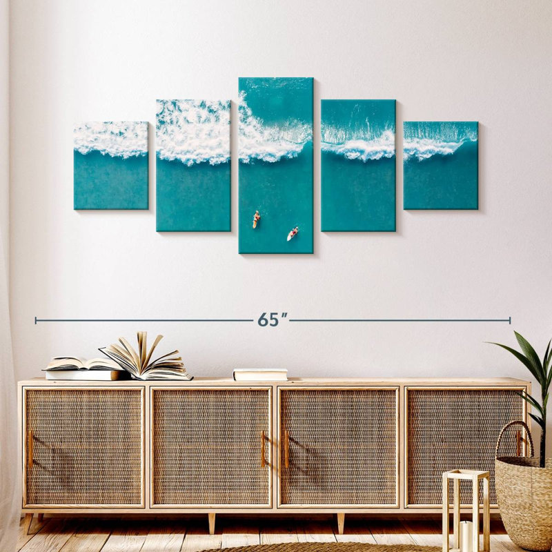 Surfeurs sur la vague de l'océan, H 24 po x l 55 po