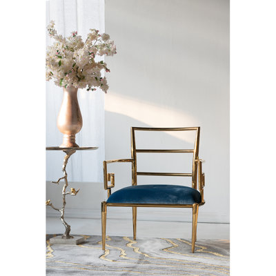 Fauteuil d'appoint contemporain en acier inoxydable doré avec accoudoirs à motif grec