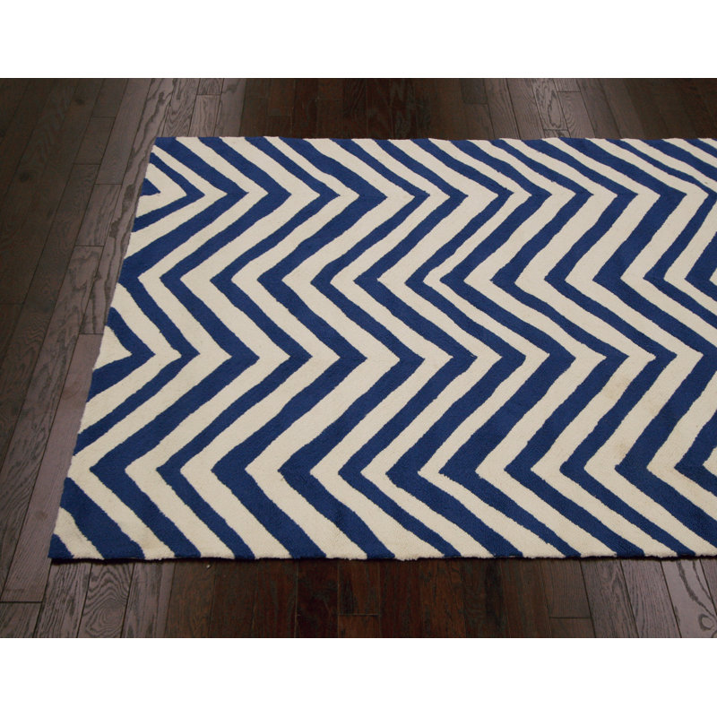Entwistle Chevron Indoor Rug, 5' x 8'