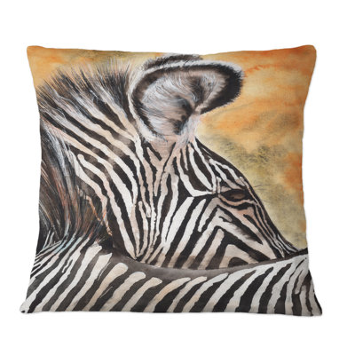 Zèbre avec rayures contrastantes noires et blanches en V - coussin décoratif traditionnel