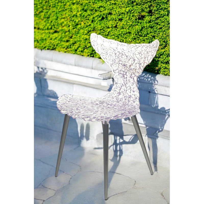 Innovative Chair – Fluid Design With Lighting Reflections And Bold Color Options