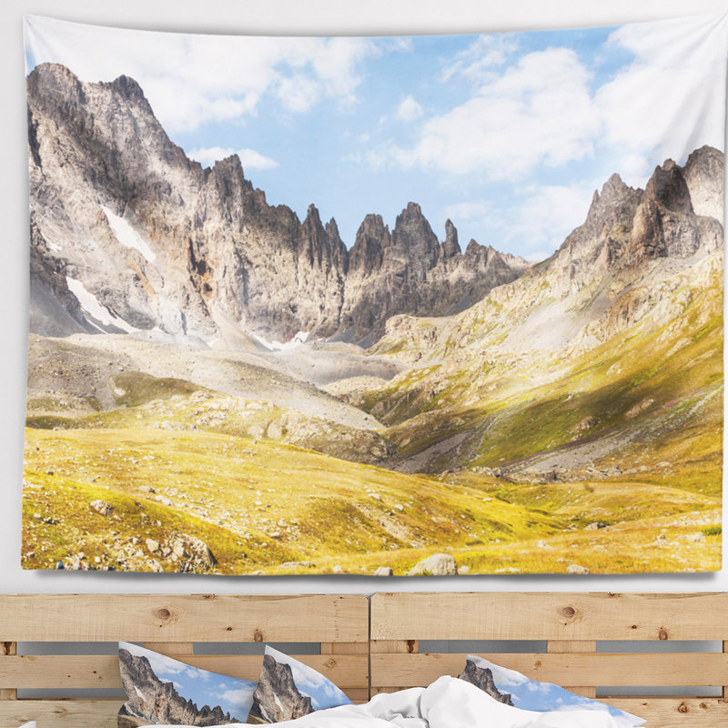 Tapisserie de polyester hills et creux dans le doré doré avec accessoires suspendus inclus, H 50 po x l 60 po