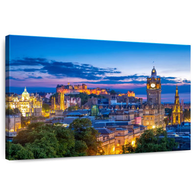 Kavia Edinburgh At Night Time