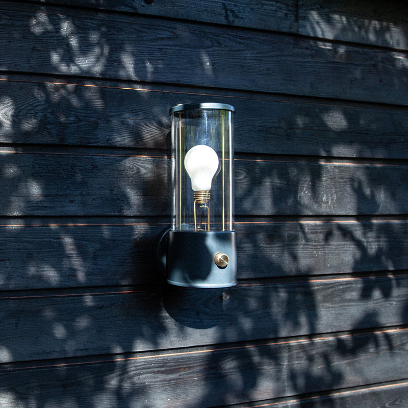 Muse 1 - Light Wallchiere, Hackles Black