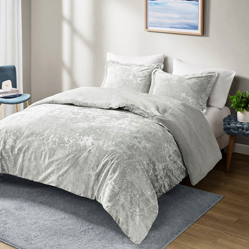 Édredon gris avec velours lisse et confortable