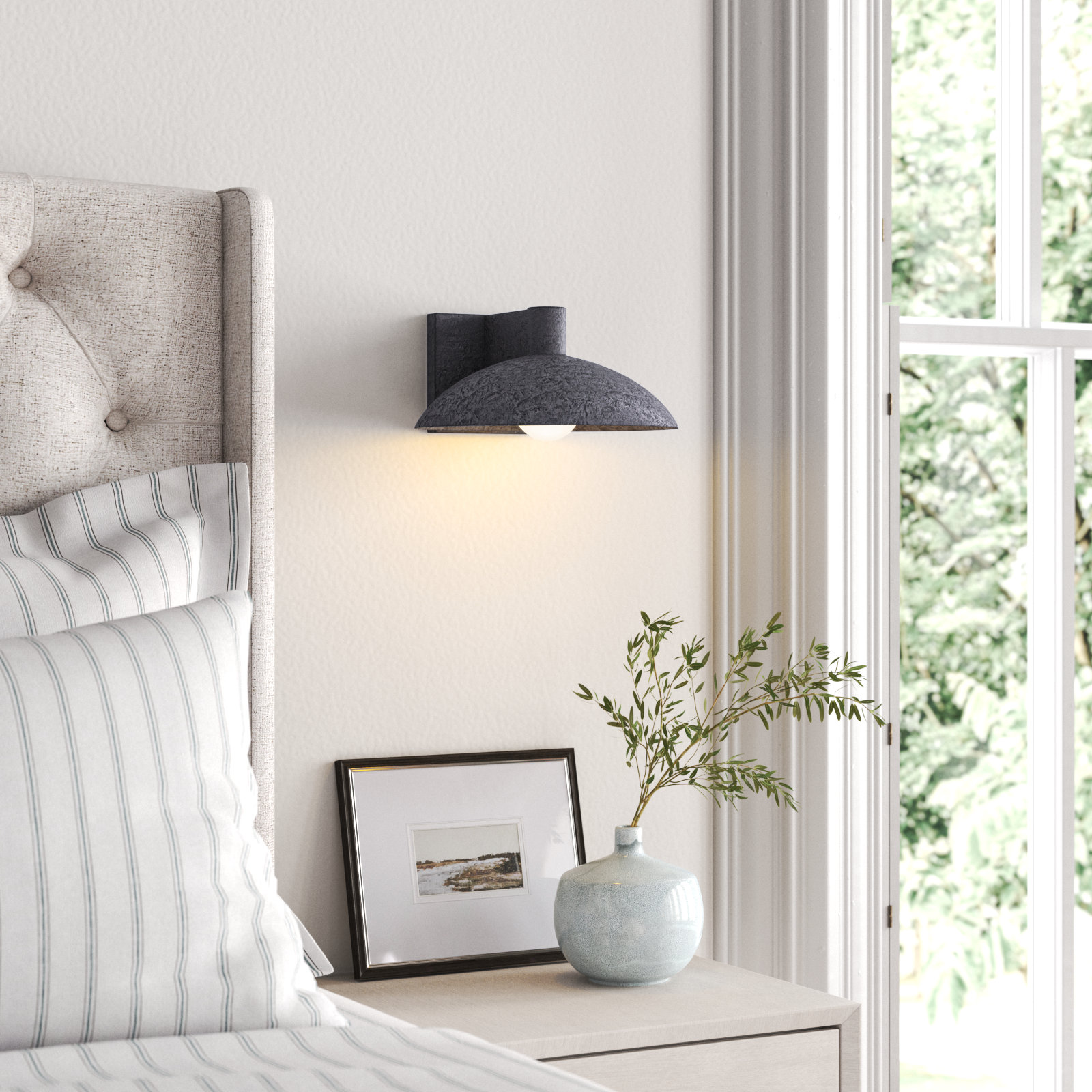 Deja Single Light Dimmable Half Moon, Black
