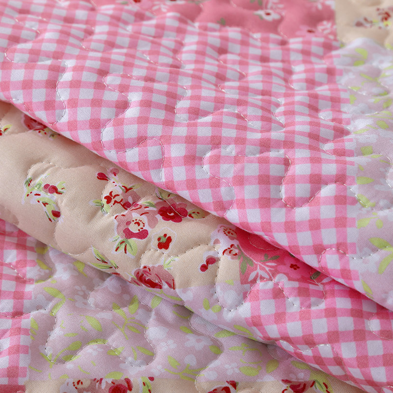 Ensemble de couvre-lit matelassé 3 pièces à motif floral en patchwork rose, couvre-lit léger en patchwork Cottagecore Gingham avec 2 taies décoratives, ensemble de literie toutes saisons pour très grand lit