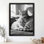 Reproduction d'art encadré noir avec chats rétro blottis ensemble dans une ambiance chaleureuse