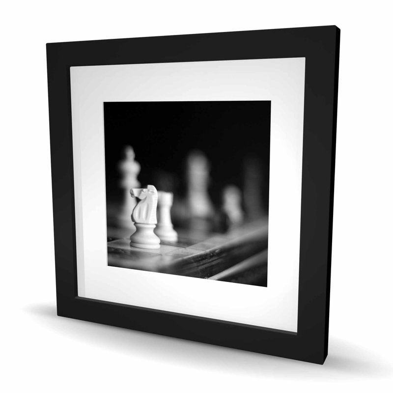 Jeu d'échecs monochromes - impression encadrée en noir et blanc, H 16 po x l 16 po